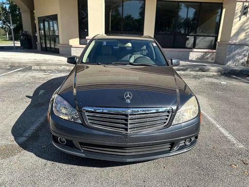 Used 2010 Mercedes-Benz C 300 C 300 Luxury 4MATIC AWD 4dr Se image 2