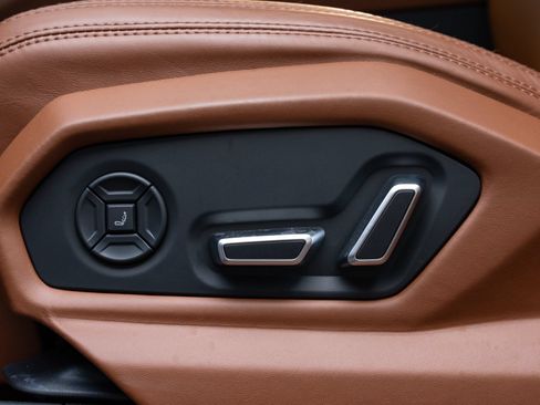 Used 2026 Lamborghini Urus SE AWD/4WD image 37