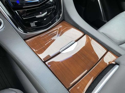 Used 2019 Cadillac Escalade Premium Luxury RWD image 29