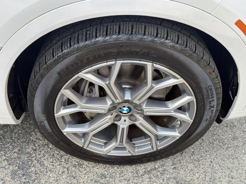 Used 2021 BMW X7 xDrive40i w/ Premium Package AWD/4WD image 12