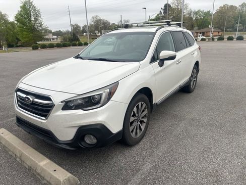 Used 2018 Subaru Outback 2.5i Touring image 2