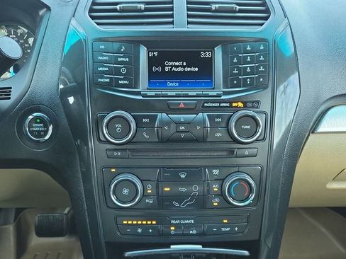 Used 2017 Ford Explorer XLT image 27
