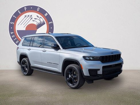New 2025 Jeep Grand Cherokee L Altitude AWD/4WD image 2