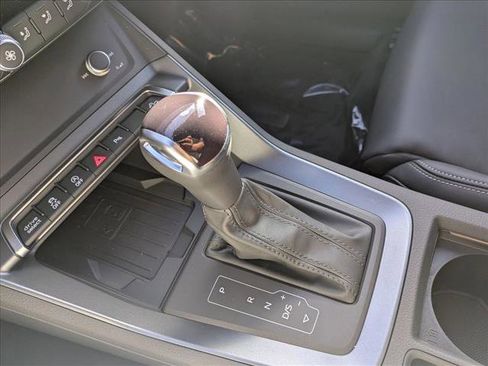 New 2025 Audi Q3 2.0T Premium image 11