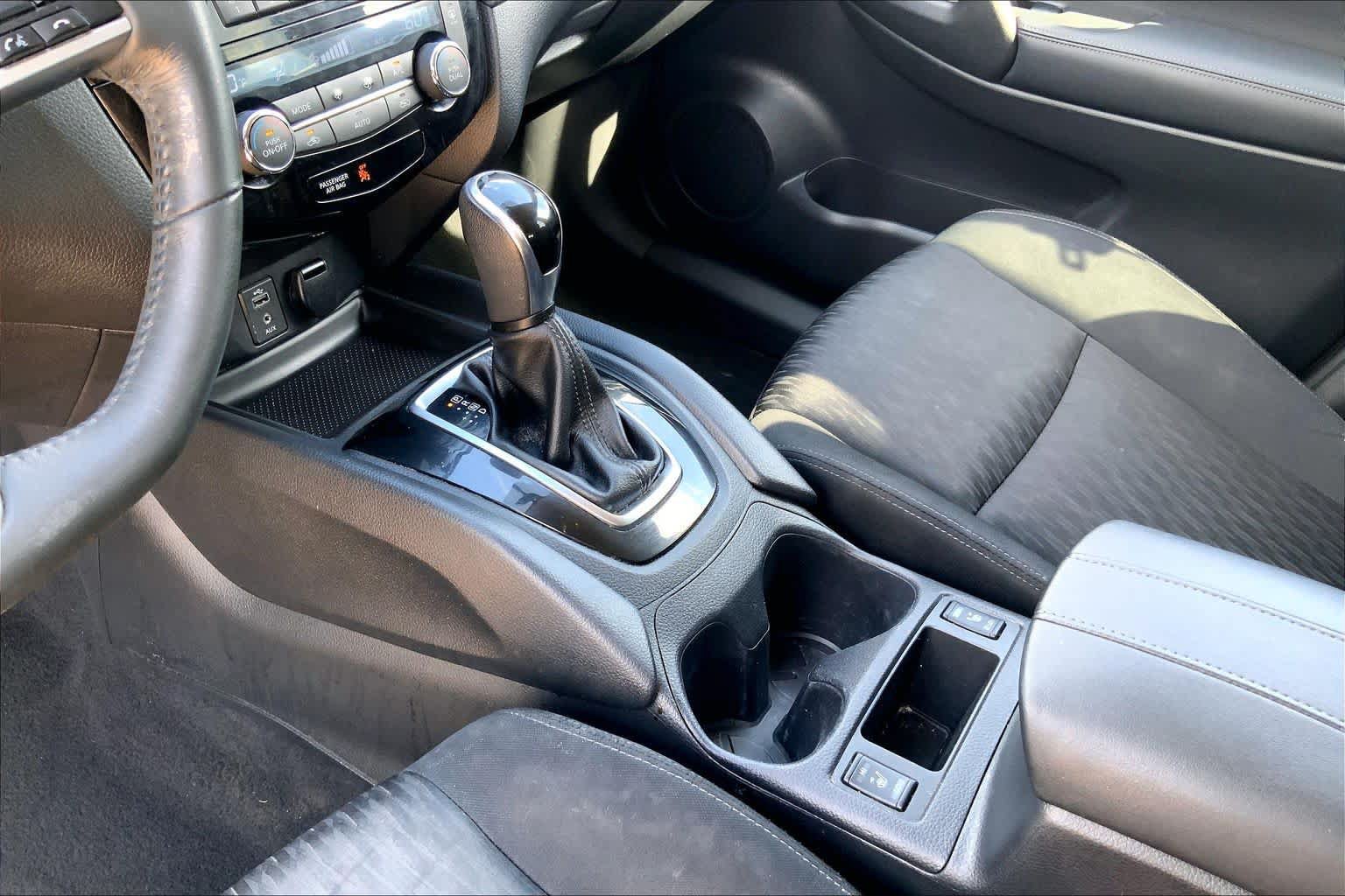Used 2017 Nissan Rogue SV FWD image 15