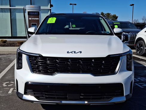 Used 2025 Kia Sorento EX w/ EX Panoramic Sunroof Package image 2