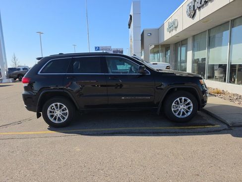 Used 2022 Jeep Grand Cherokee Laredo E image 9