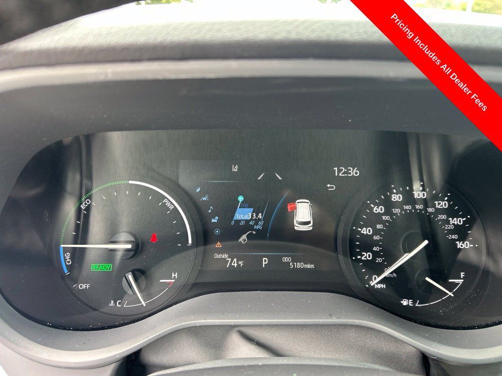Used 2026 Toyota Sienna XLE FWD image 10