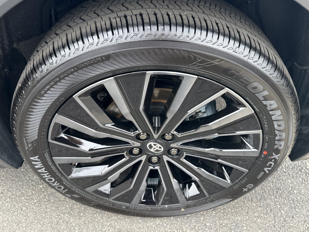 Used 2026 Toyota C-HR AWD/4WD image 26