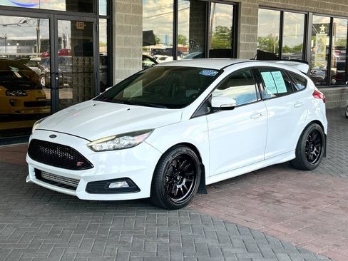 Used 2017 Ford Focus ST FWD image 90