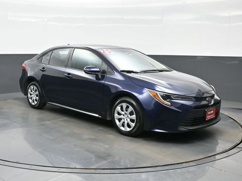 Used 2025 Toyota Corolla LE image 8