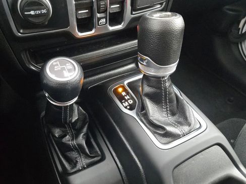 Certified 2025 Jeep Wrangler Sahara 4xe image 25