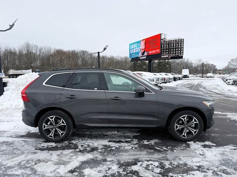 Used 2022 Volvo XC60 B5 Momentum w/ Climate Package image 10