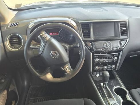 Used 2019 Nissan Pathfinder SV AWD/4WD image 10