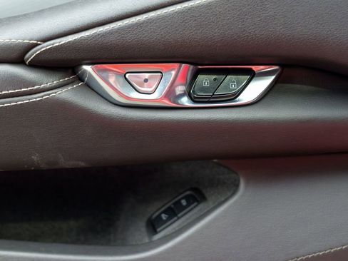 Used 2022 Chevrolet Corvette Stingray Convertible w/ 1LT image 28