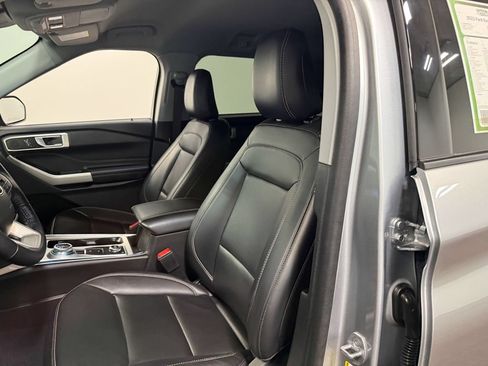 Used 2023 Ford Explorer XLT w/ Equipment Group 202A AWD/4WD image 59
