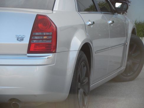 Used 2007 Chrysler 300 C RWD image 18