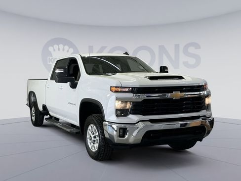 Used 2025 Chevrolet Silverado 2500 LT w/ Convenience Package image 18