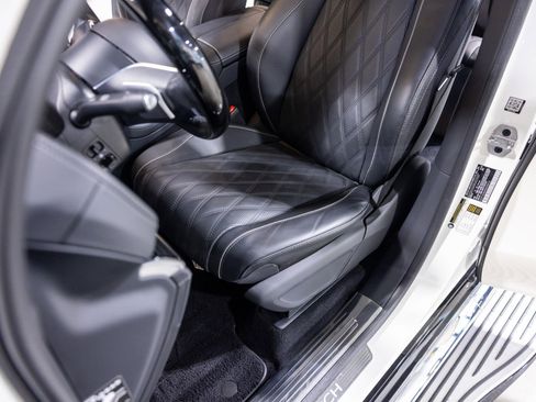 Used 2024 Mercedes-Benz Maybach GLS 600 4MATIC image 38