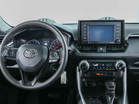 Used 2022 Toyota RAV4 LE FWD image 17