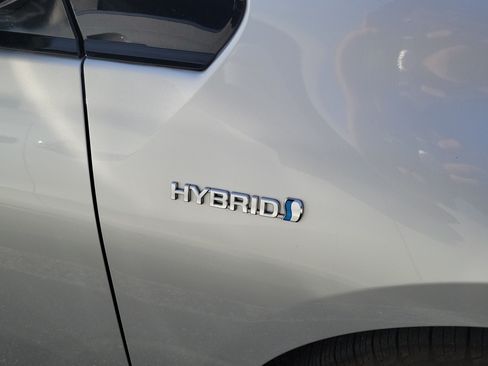 Used 2020 Toyota Prius Limited w/ Premium Convenience Package FWD image 30