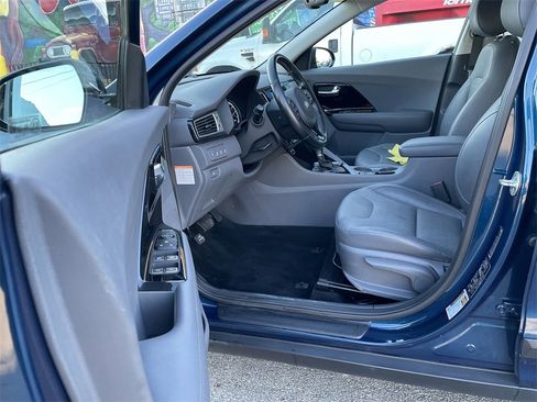 Used 2019 Kia Niro EX image 14