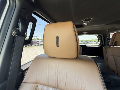 Used 2012 Lincoln Navigator 4WD image 13