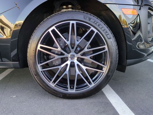 Certified 2026 Porsche Macan image 13