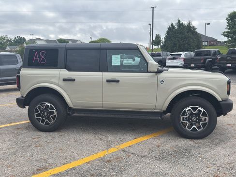 New 2026 Ford Bronco Outer Banks AWD/4WD image 4