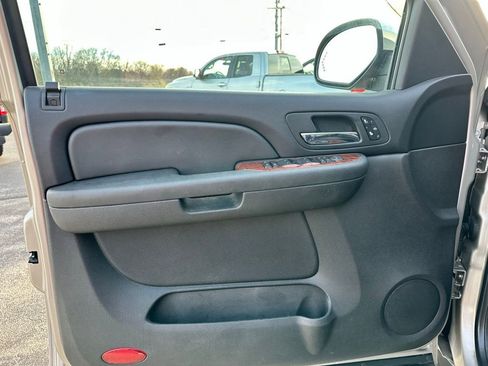 Used 2008 Chevrolet Avalanche LTZ w/ LTZ Preferred Equipment Group image 12