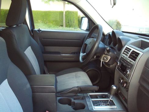 Used 2009 Dodge Nitro SE image 21
