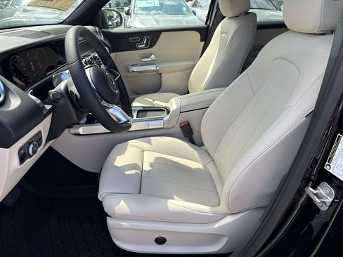 Used 2025 Mercedes-Benz GLB 250 image 10