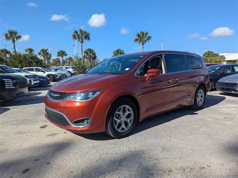 Used 2018 Chrysler Pacifica Touring Plus w/ Tire & Wheel Group image 8