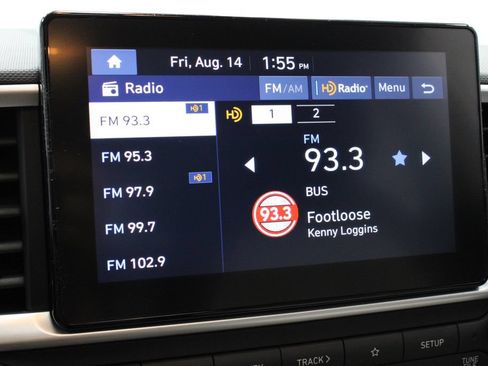 Used 2023 Hyundai Venue SEL FWD image 2
