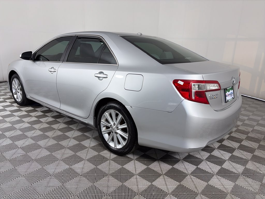 Used 2013 Toyota Camry XLE w/ Convenience Pkg FWD image 5