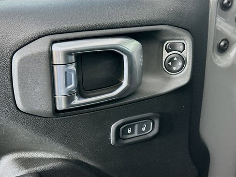 Used 2023 Jeep Wrangler Unlimited w/ 8.4" Radio Group image 15