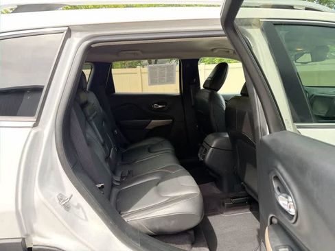 Used 2018 Jeep Cherokee Limited AWD/4WD image 25