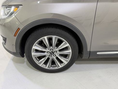 Used 2017 Lincoln MKX Reserve w/ Driver Assistance Package image 11