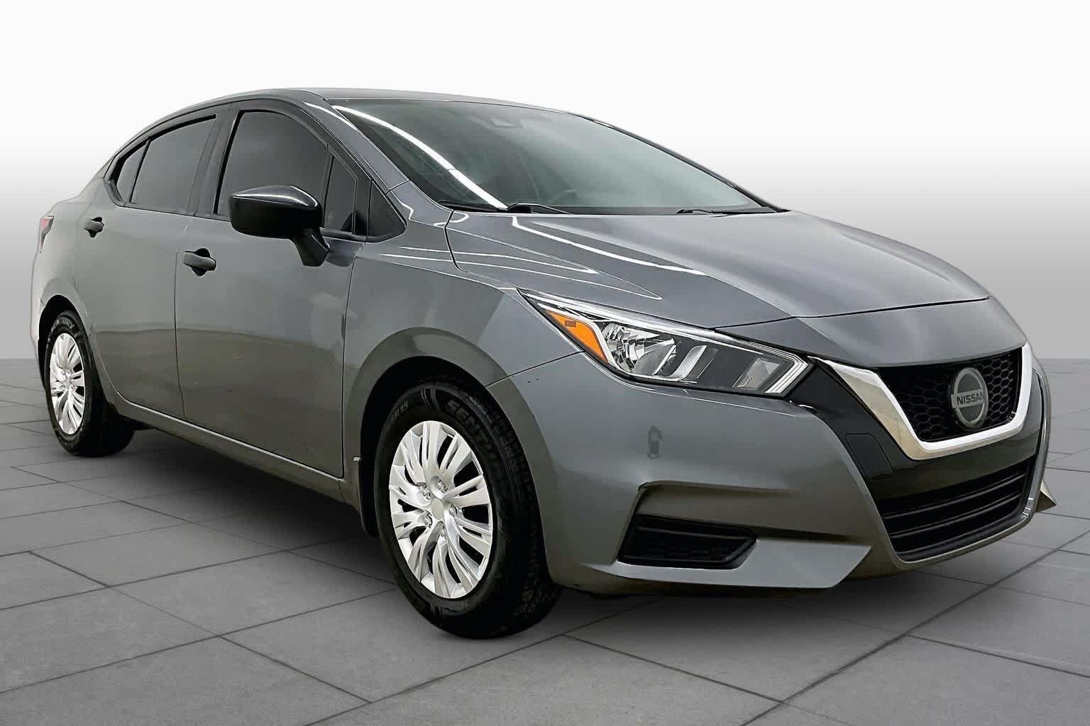 Used 2021 Nissan Versa S FWD image 3