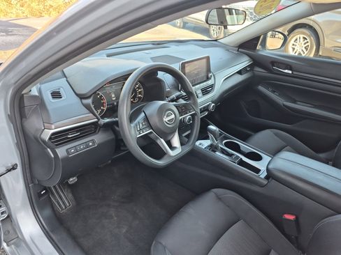 Used 2024 Nissan Altima 2.5 SV image 13
