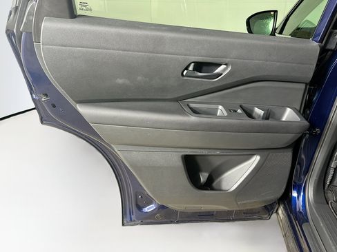Used 2025 Nissan Pathfinder SV FWD image 34