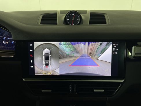 Certified 2023 Porsche Cayenne Platinum Edition image 34