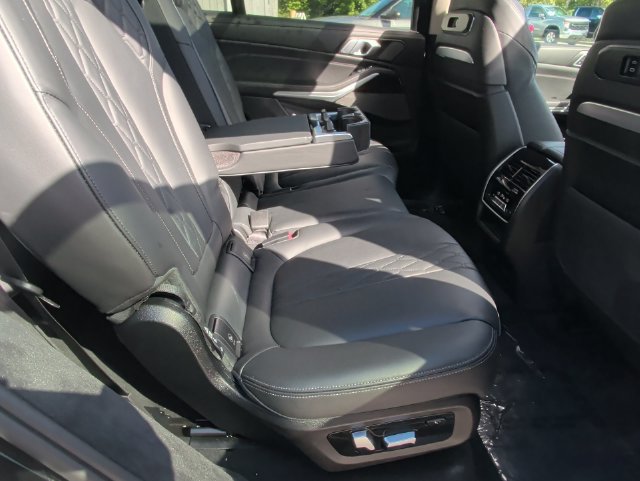 Used 2025 BMW X7 xDrive40i AWD/4WD image 37