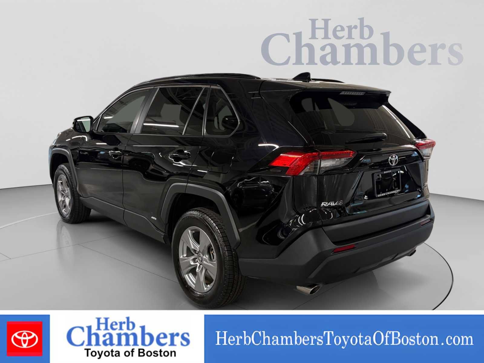Used 2025 Toyota RAV4 XLE w/ Convenience Package AWD/4WD image 3