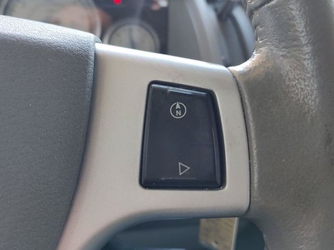 Used 2010 Chrysler Town & Country Touring FWD image 12