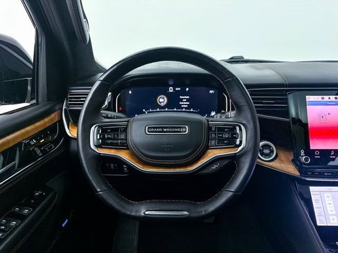 Used 2022 Jeep Grand Wagoneer Series III image 32