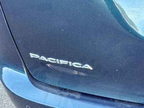 Used 2022 Chrysler Pacifica Touring-L FWD image 7