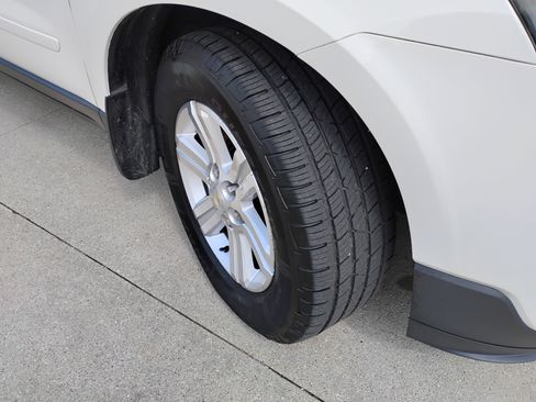 Used 2014 Chevrolet Traverse LT FWD image 27