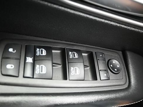 Used 2025 Chrysler Pacifica Select FWD image 27