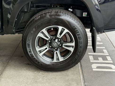 Used 2019 Toyota Tacoma TRD Sport image 15